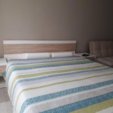 Treti Mart North Apartment Приморско Екстериор снимка